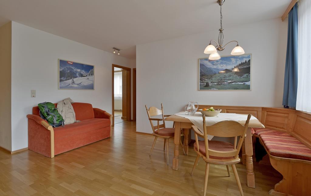 Ferienwohnungen Haus Der Mitte Mayrhofen Cameră foto